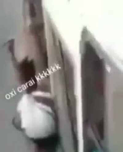 Renan indo comer as nossas irmãs