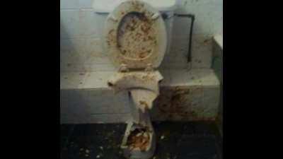 Los baños del colegio