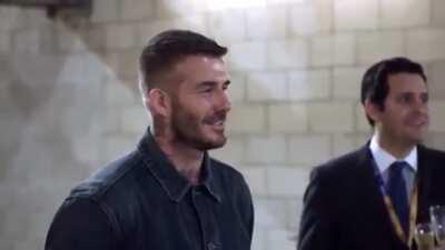 Он художник, он так видит