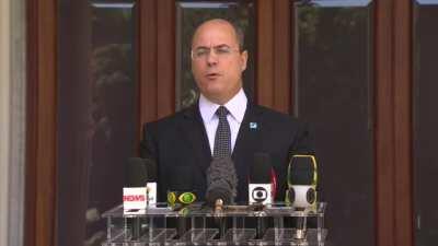 Witzel diz que operação contra ele é perseguição política, que outros governadores vão sofrer a mesma coisa, que Flávio Bolsonaro, com muito mais provas contra ele, já deveria estar preso, e que 