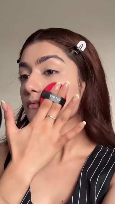 That mole of Amulya keeps distracting me from NNN