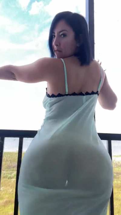Woesenpai has such a jiggly booty