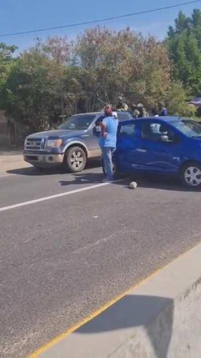 Apparently there was a protest going on in Michoacán and the protesters blocked the roads but a convoy of sicarios was coming so they let them through
