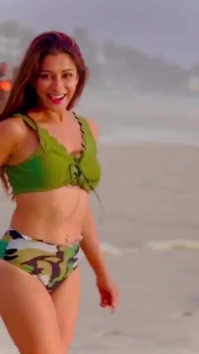 Blessing your Sunday morning with Nyra Banerjee's mesmerizing booty