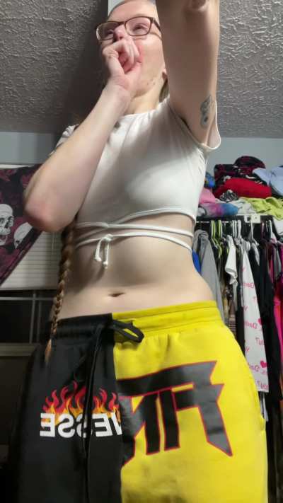 I roll my hips and roll my weed