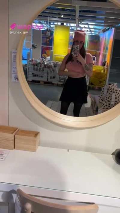 Picking the best mirror to flash them titties