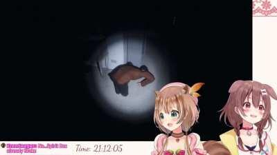 Risu witnessing Korone died twerking [#KoroRisu Phasmophobia collab]