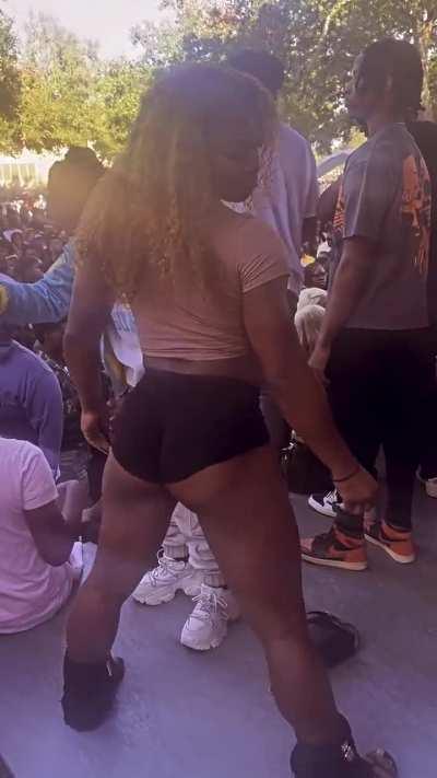 They be having all the ass in the world and still can’t out shake me 🤪😂 #southernuniversity #Suho #neworleansbounce #dancer