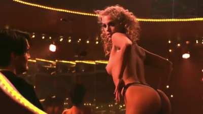Elizabeth Berkley (Showgirls)