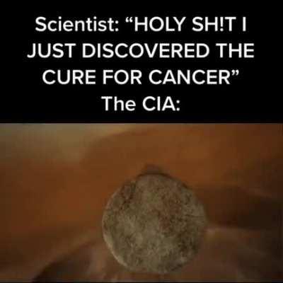 Ares throws a splinter at Kratos