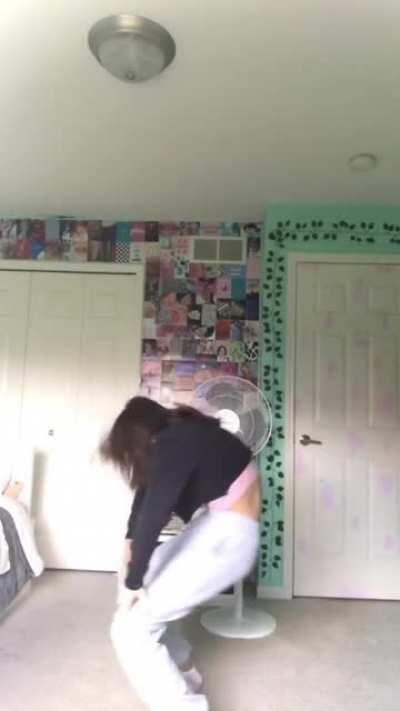 My girl moves like a jackhammer on roids 😩