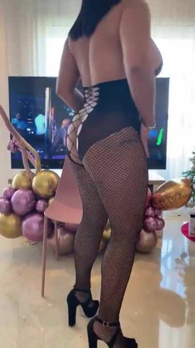 If I send you this at the middle of the night, would you come and fuck me? (f40)