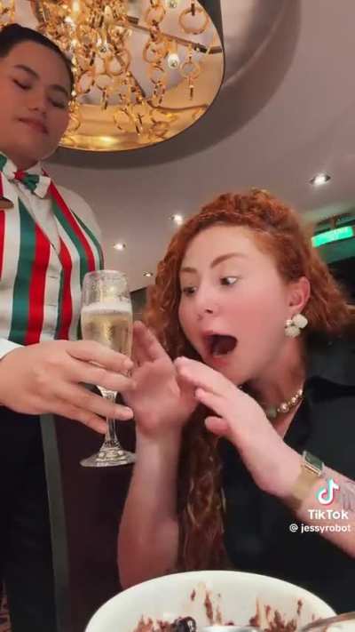 Restaurant cringe