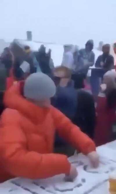 DJ emote in the tower be like