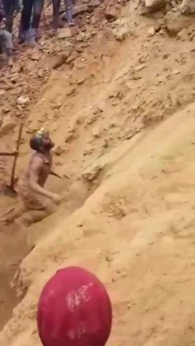 Congolese miners being saved out of a collapsed gold mine