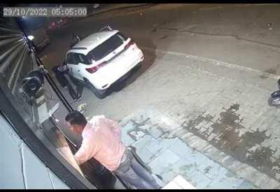 Man Loses Toyota Fortuner At Gunpoint On Busy Delhi Road