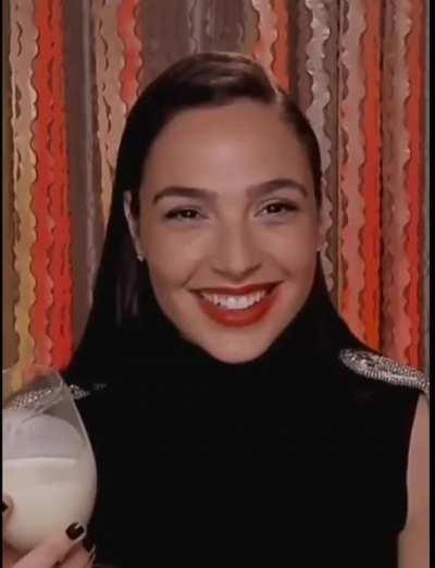 Gal Gadot sipping on a dozen random fans cum loads