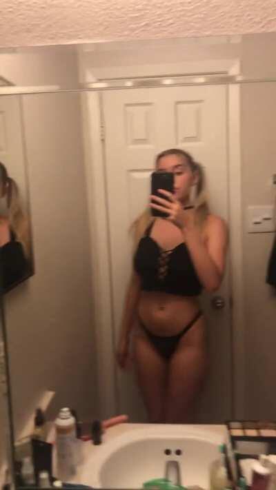 Anyone here like blonde bartenders?