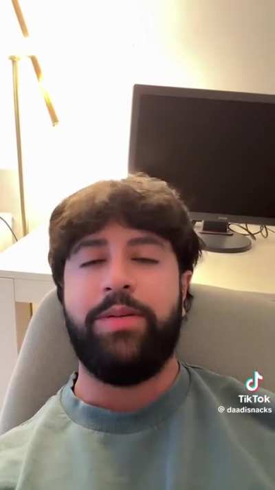 Influencer upset that cafe wouldn't let her stay the entire day