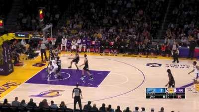 [Highlight] Austin Reaves with his latest amazing play!