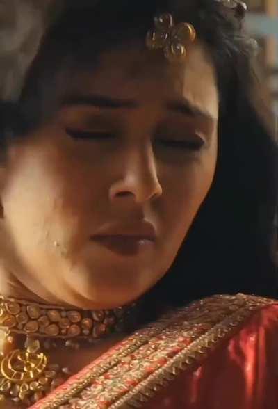 Bas ek bar Mallika ke lips pe jabardasti kiss karna hai aise