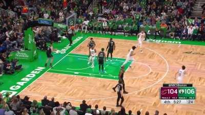 [Highlight] Mitchell gets by Smart with ease and throws down a thunderous 2-hander to tie the game