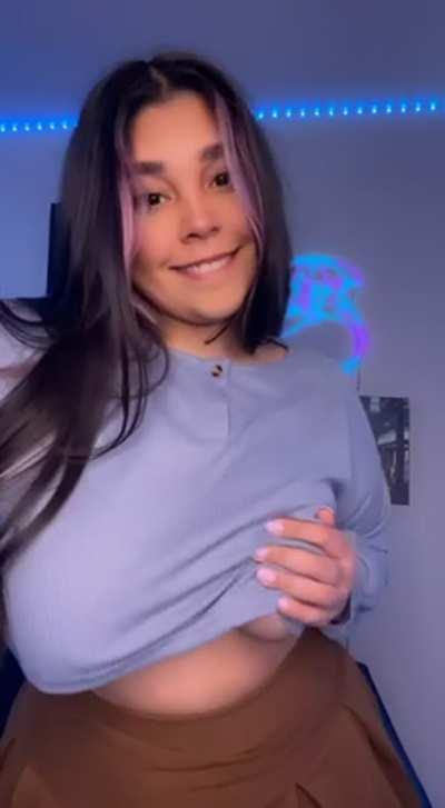 My shirt can’t handle my boobs anymore Papi