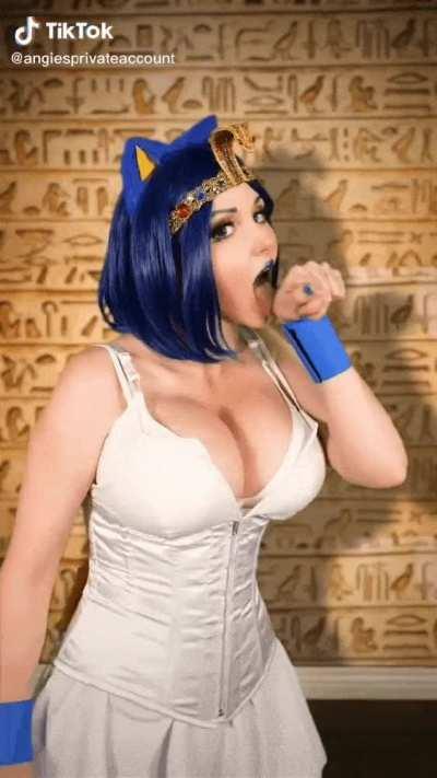 Cleopatra with huge cans