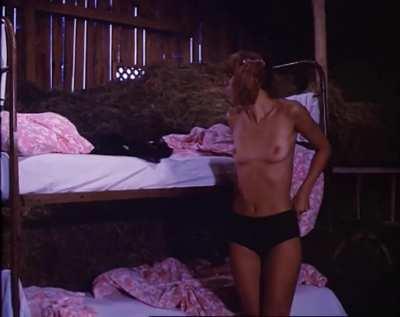 Group - Liebesgrüße aus der Lederhose, 5. Teil: Die Bruchpiloten vom Königssee (DE1978) - Morning in the barn