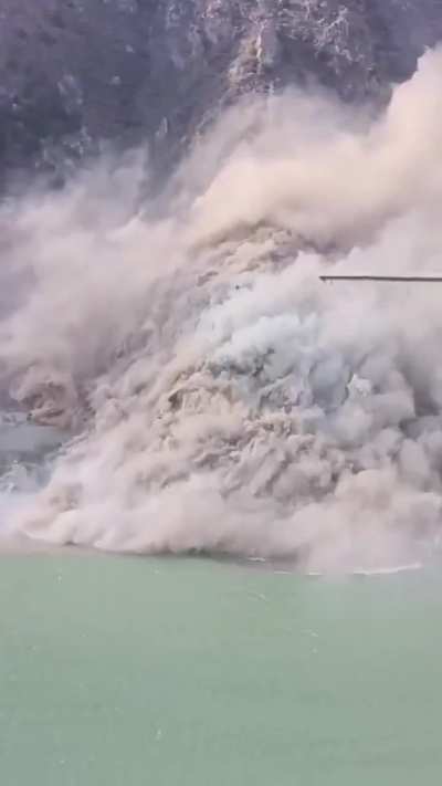 Hongqi Bridge Collapse in Sichuan