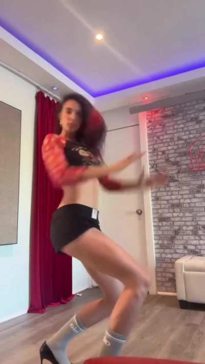 Kylie is a sexy dancer 💃🏿🥰