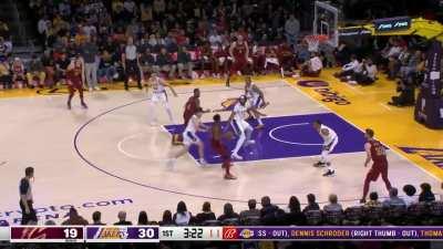 [Highlight] Donovan Mitchell dishes a DIME to Kevin Love for the 3.