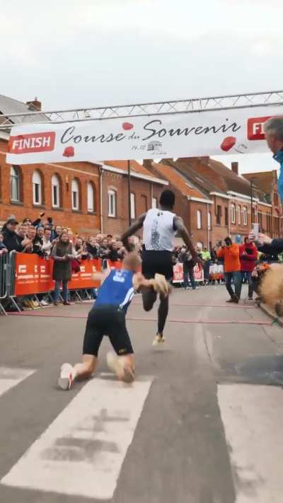 You can see the exact moment he left Zone 2.