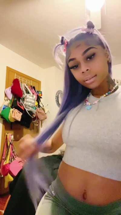 Anyone Tryna Chat Over Her Fine Ass ?🥴 Or Ari Dm Me