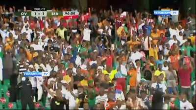 Ivory Coast [2]-1 Burkina Faso - Amad Diallo free kick 90+7'