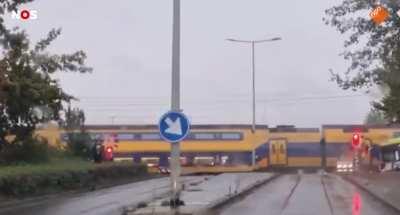 VIRM and a bus collide in the Netherlands