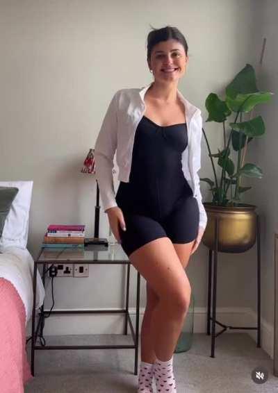 Juicy ass and thighs 🤤