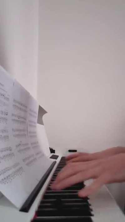 [OC] Buy a digital piano, so you don't disturb your gf, they say. A comparison of what my gf hear vs what I hear with headphones during my training.