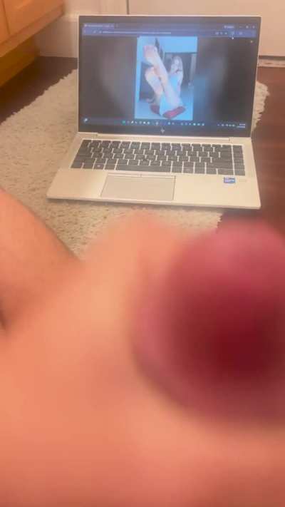 Jerked off to @Raven_Vale feet check her out her feet are so sexy!
