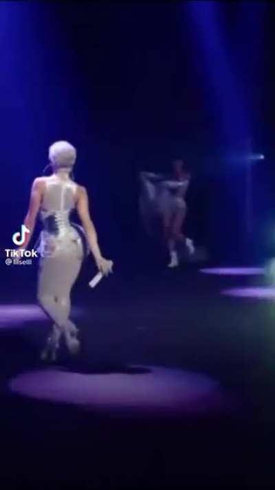 Look at that ass tho😍