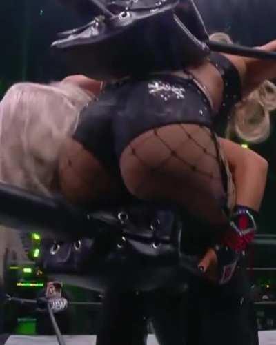 Thanks to the camera man for zooming