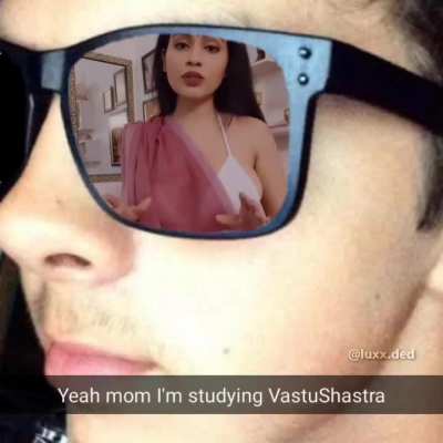 Ma padhai complete hone ke baad hi darwaza kholunga