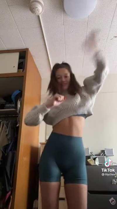 Lily’s new TikTok with her sexy thigh gap