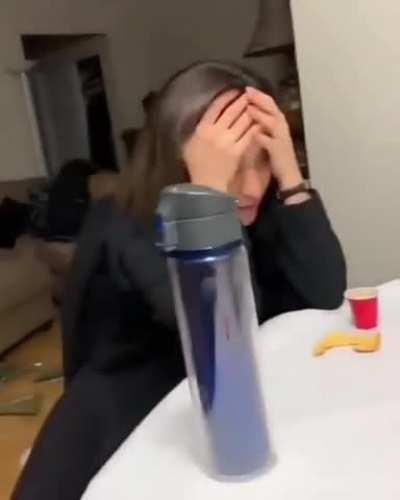 That’s how a glass table twerks