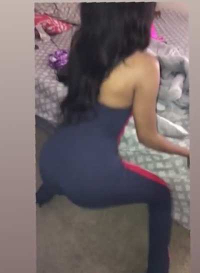 This is how you smack her on her ass 😂🙏😈 big facts