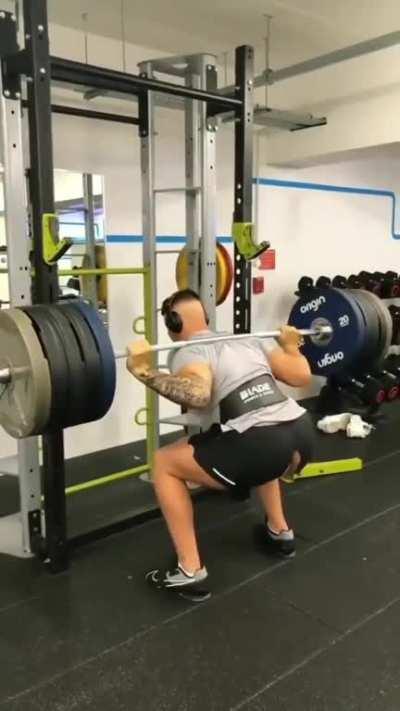 My man cracked under pressure