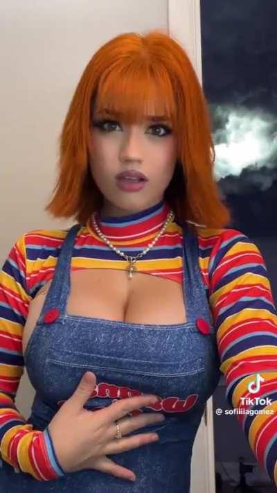 Where&rsquo;s the rest of @sofiiiiagomez&rsquo;s shirt?