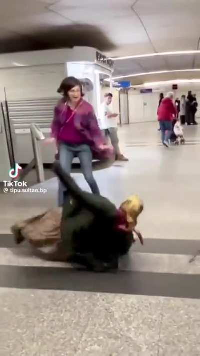 NO BC THIS IS MAKING ME SCREAM