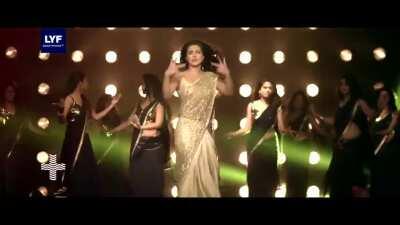 Priyanka Chopra LYF mobile ad