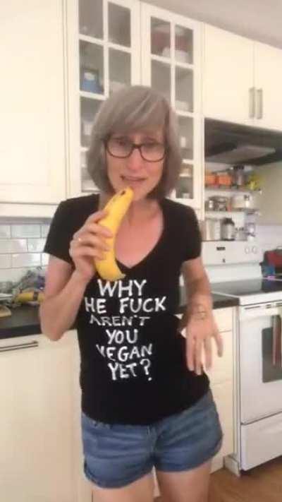 evelynn convincing the enemy flop'zix to stop eating her